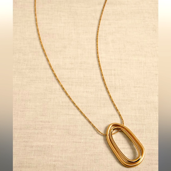 Banana Republic Jewelry - NWT BANANA REPUBLIC ORGANIC SHAPE PENDANT NECKLACE